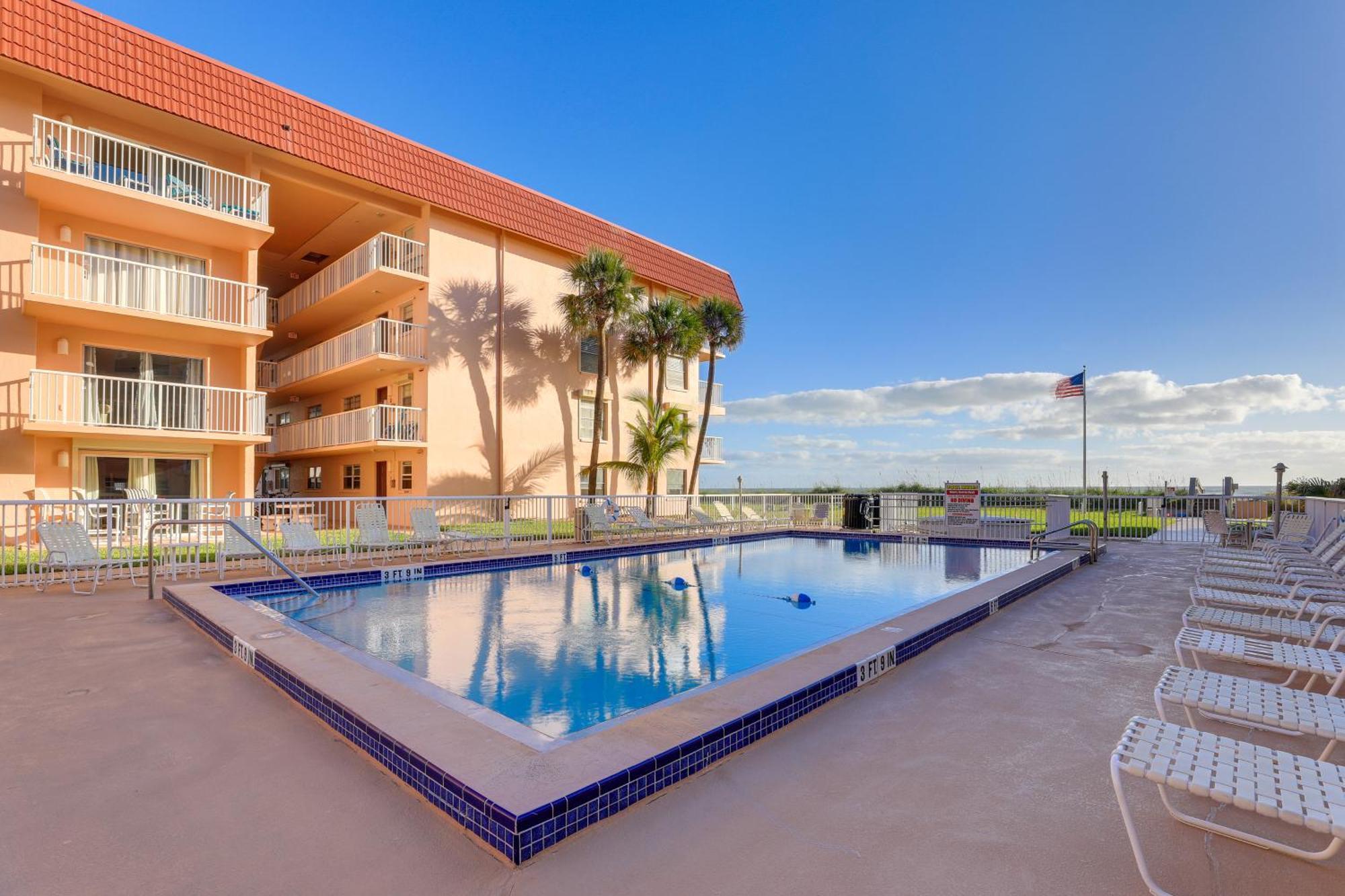 Central Cocoa Beach Condo With View, Steps To Beach! Экстерьер фото