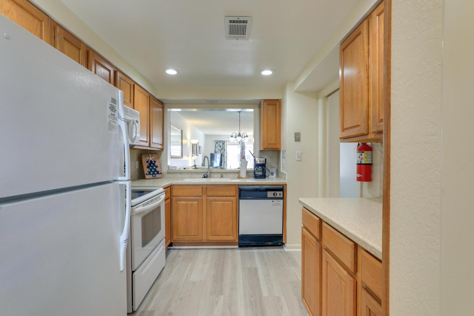 Central Cocoa Beach Condo With View, Steps To Beach! Экстерьер фото